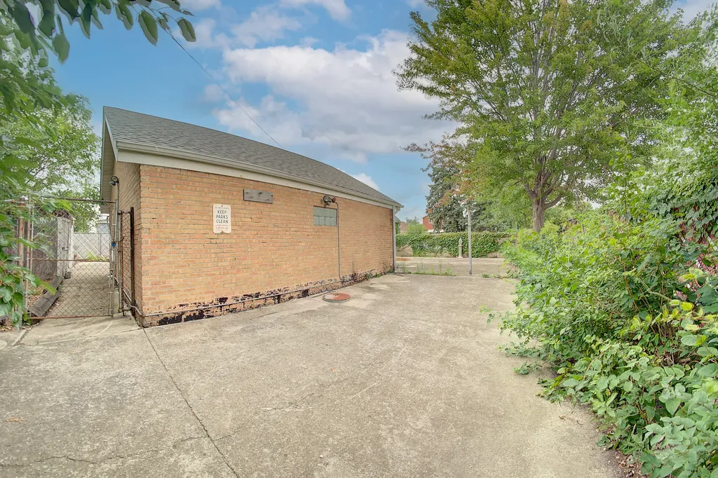 7960 South Kenneth Avenue Chicago IL 60652