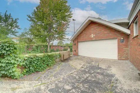 7960 South Kenneth Avenue Chicago IL 60652