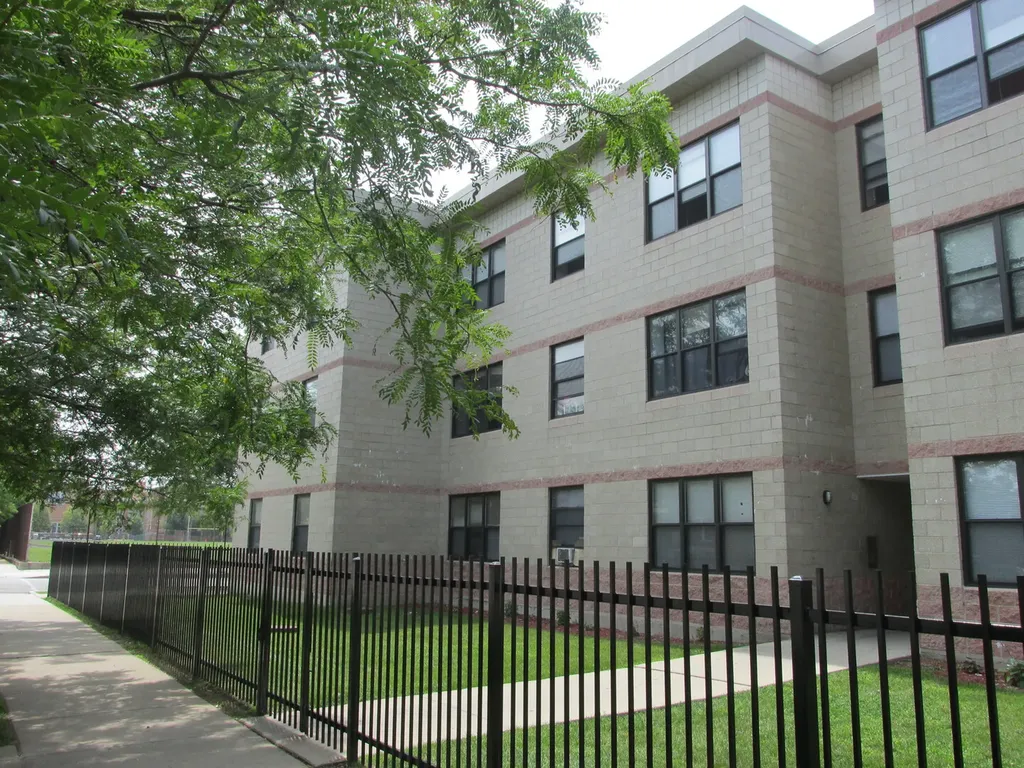 4752 South Wabash Avenue Chicago IL 60615