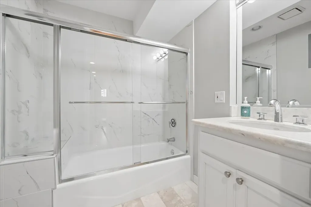 1015 North Hermitage Avenue Chicago IL 60622