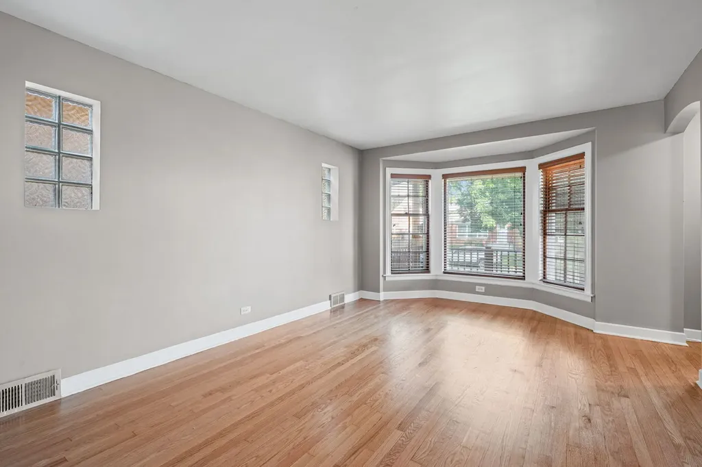 4953 North Meade Avenue Chicago IL 60630