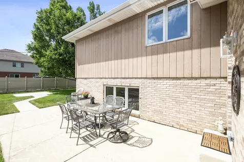 8608 Lamon Avenue Burbank IL 60459