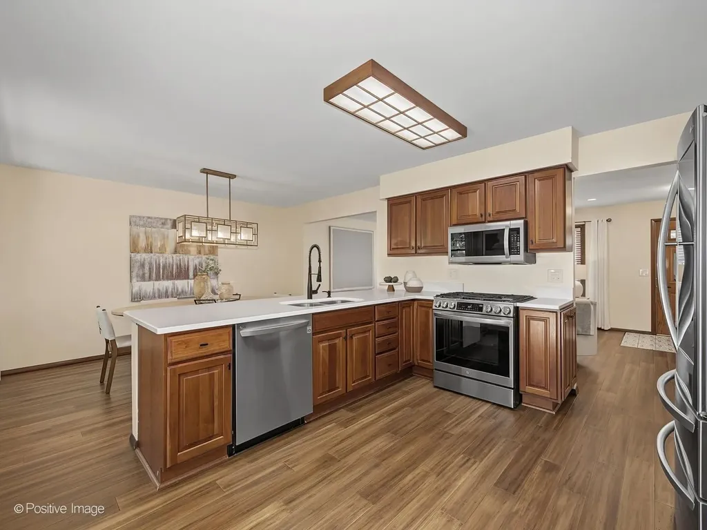 800 Marston Avenue NE Glen Ellyn IL 60137