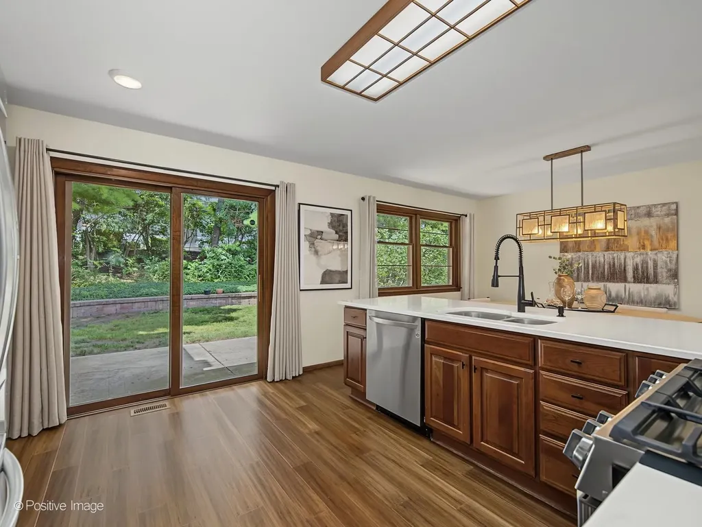 800 Marston Avenue NE Glen Ellyn IL 60137