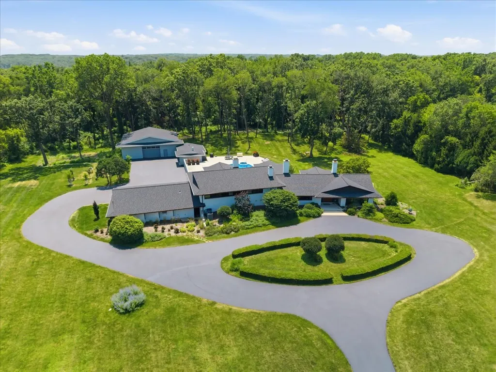 215 Woodhaven Lane Barrington IL 60010