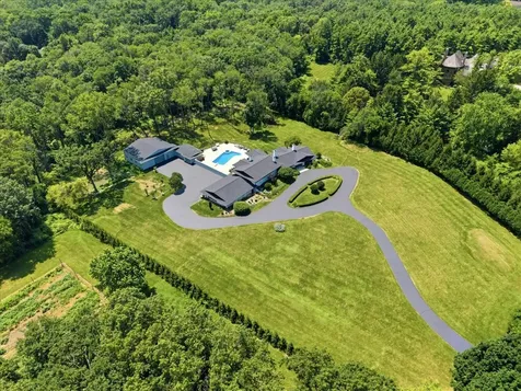 215 Woodhaven Lane Barrington IL 60010