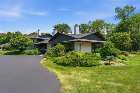 215 Woodhaven Lane Barrington IL 60010