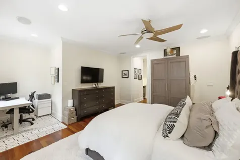 22 East Division Street Chicago IL 60610