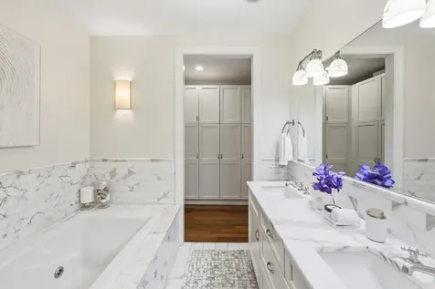 22 East Division Street Chicago IL 60610