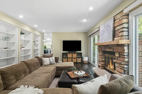 634 Raintree Road Buffalo Grove IL 60089