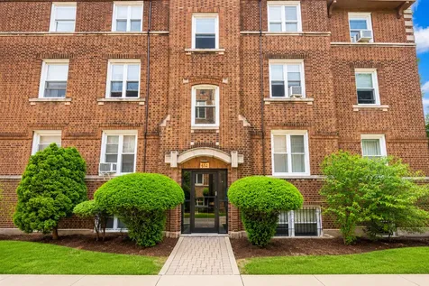 654 West Oakdale Avenue Chicago IL 60657
