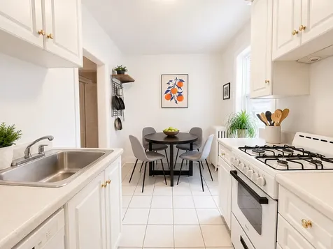 654 West Oakdale Avenue Chicago IL 60657