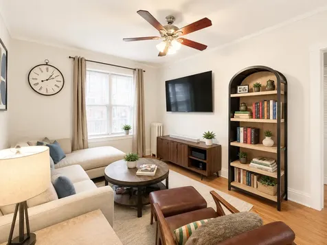 654 West Oakdale Avenue Chicago IL 60657