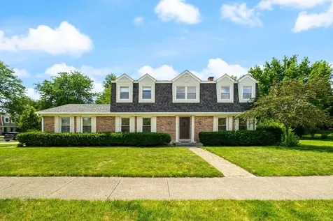 2218 North Williamsburg Street Arlington Heights IL 60004