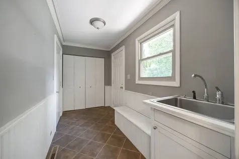 2218 North Williamsburg Street Arlington Heights IL 60004