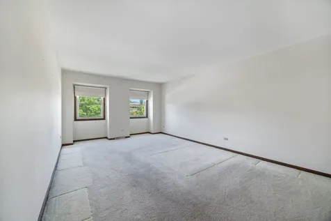 2218 North Williamsburg Street Arlington Heights IL 60004