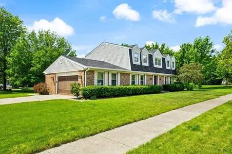 2218 North Williamsburg Street Arlington Heights IL 60004