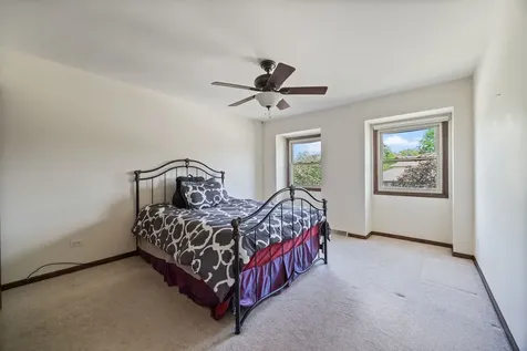 2218 North Williamsburg Street Arlington Heights IL 60004