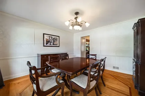 2218 North Williamsburg Street Arlington Heights IL 60004