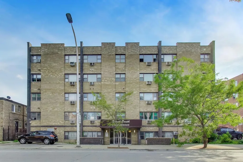 7854 South South Shore Drive Chicago IL 60649
