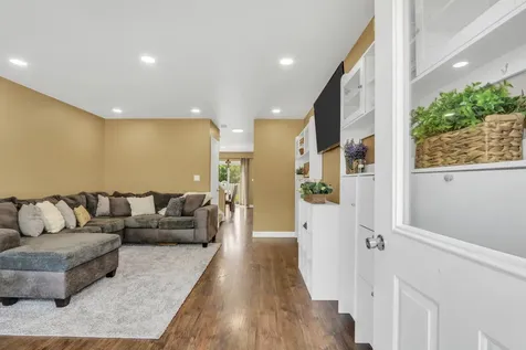 492 Donin Drive Antioch IL 60002