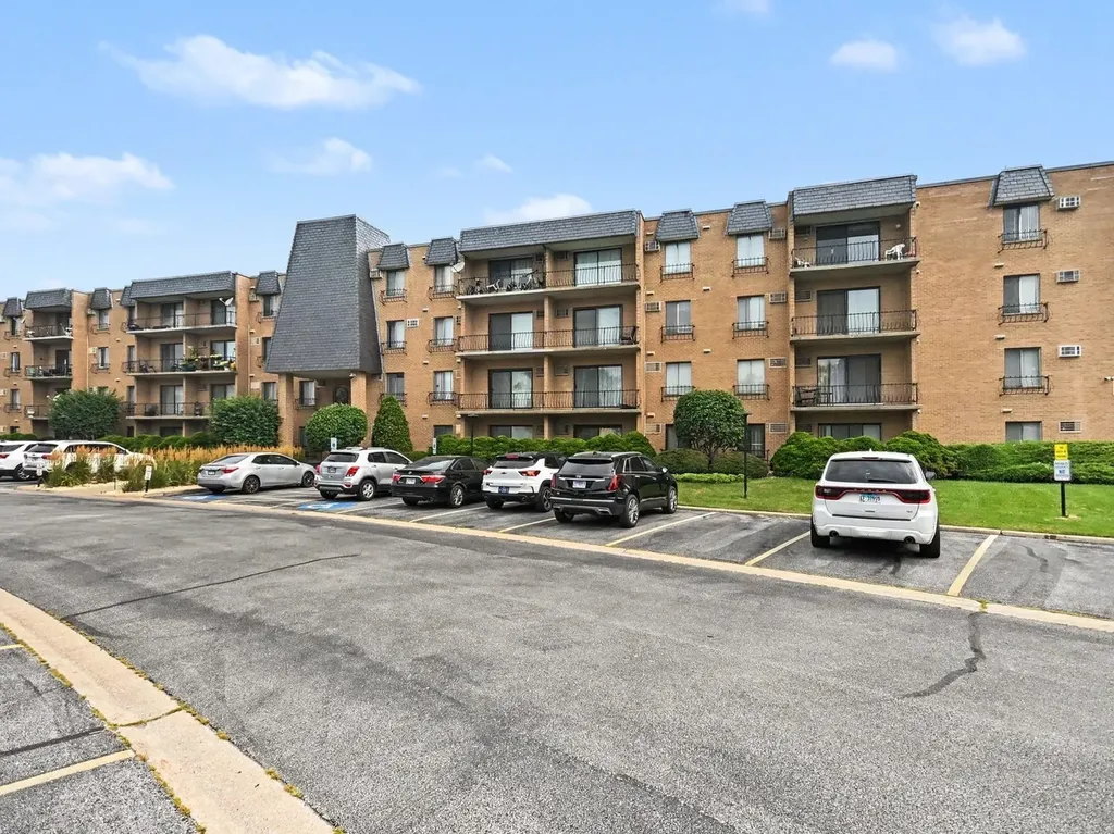 931 West Arquilla Drive Glenwood IL 60425