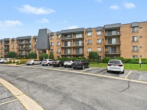 931 West Arquilla Drive Glenwood IL 60425