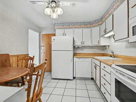 931 West Arquilla Drive Glenwood IL 60425