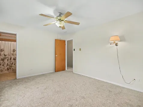 931 West Arquilla Drive Glenwood IL 60425
