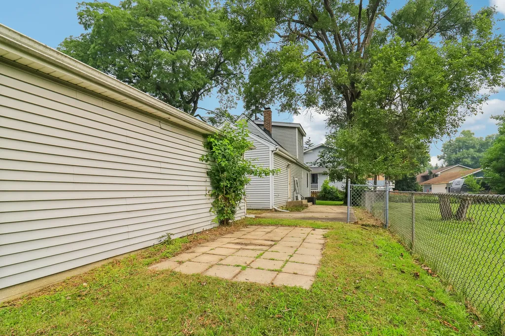 4811 Roslyn Road Downers Grove IL 60515