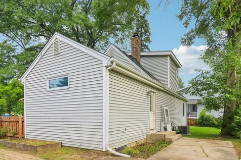 4811 Roslyn Road Downers Grove IL 60515