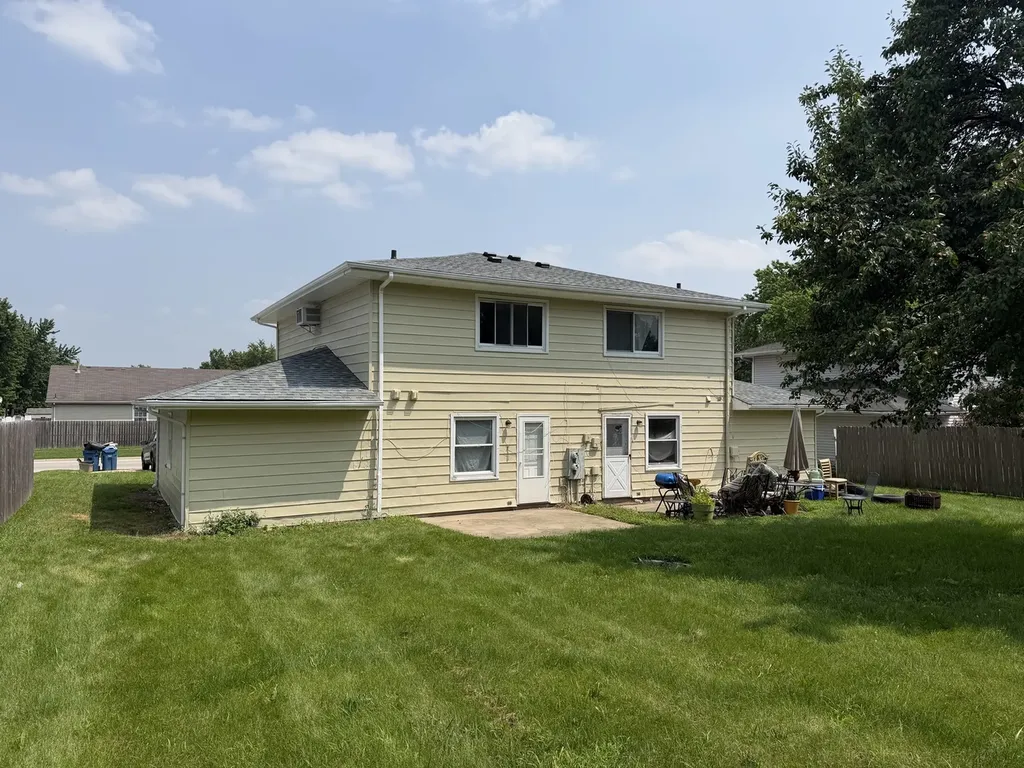 1060 & 1062 North Highland Avenue Aurora IL 60506