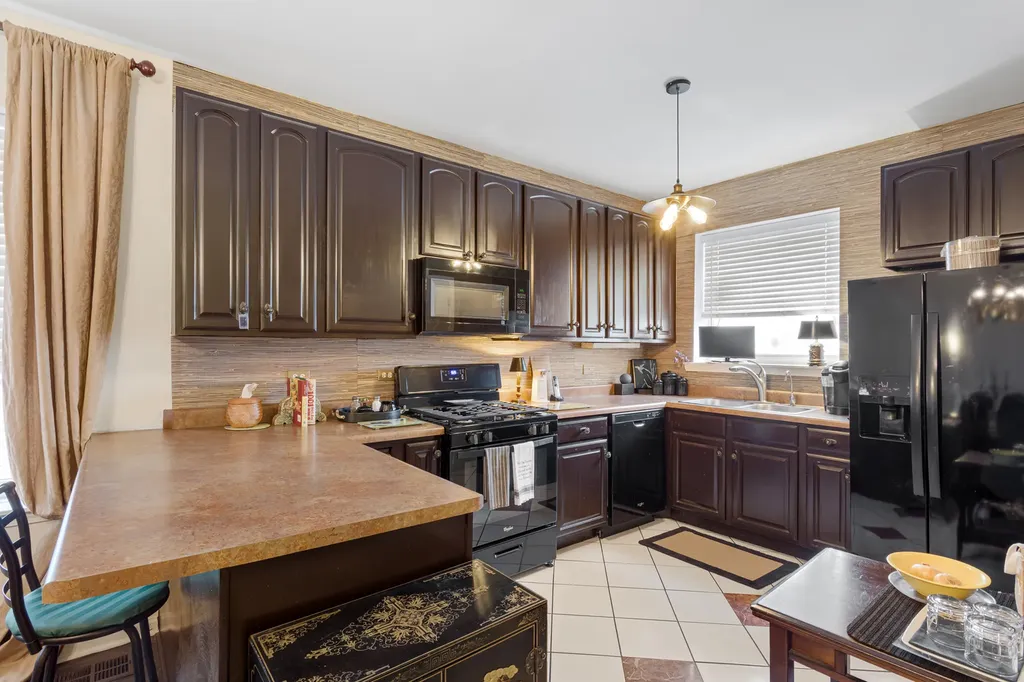 3512 West Leland Avenue Chicago IL 60625