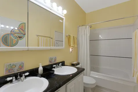 3512 West Leland Avenue Chicago IL 60625
