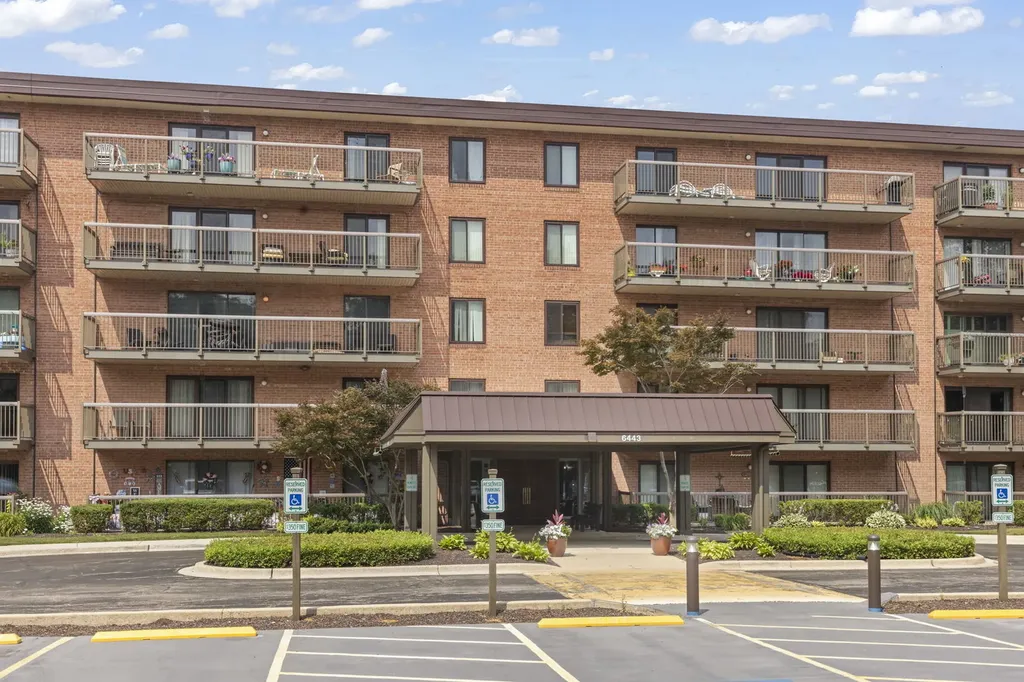 6443 Clarendon Hills Road Willowbrook IL 60527