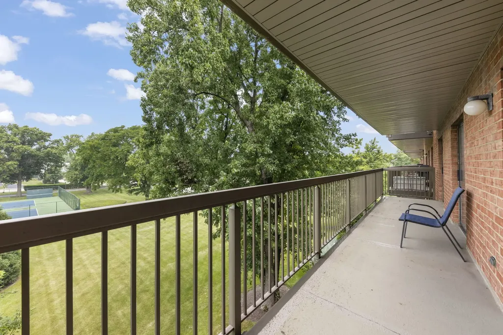6443 Clarendon Hills Road Willowbrook IL 60527