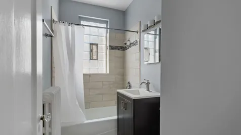 5714 North Christiana Avenue Chicago IL 60659