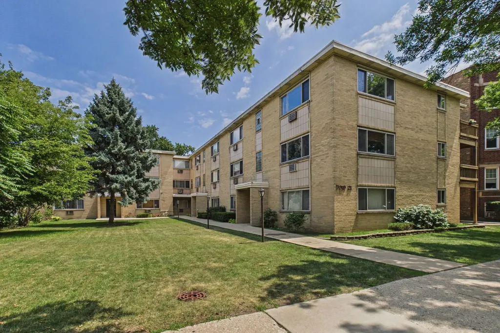 7019 North Ridge Boulevard Chicago IL 60645