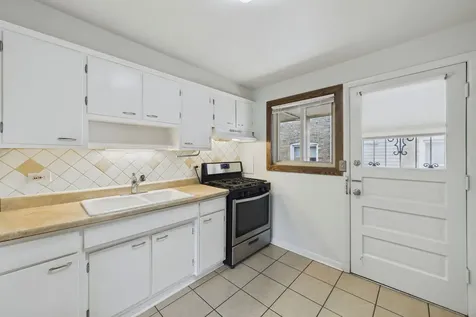 7019 North Ridge Boulevard Chicago IL 60645