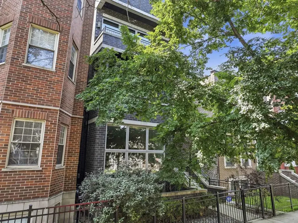 2712 North Artesian Avenue Chicago IL 60647
