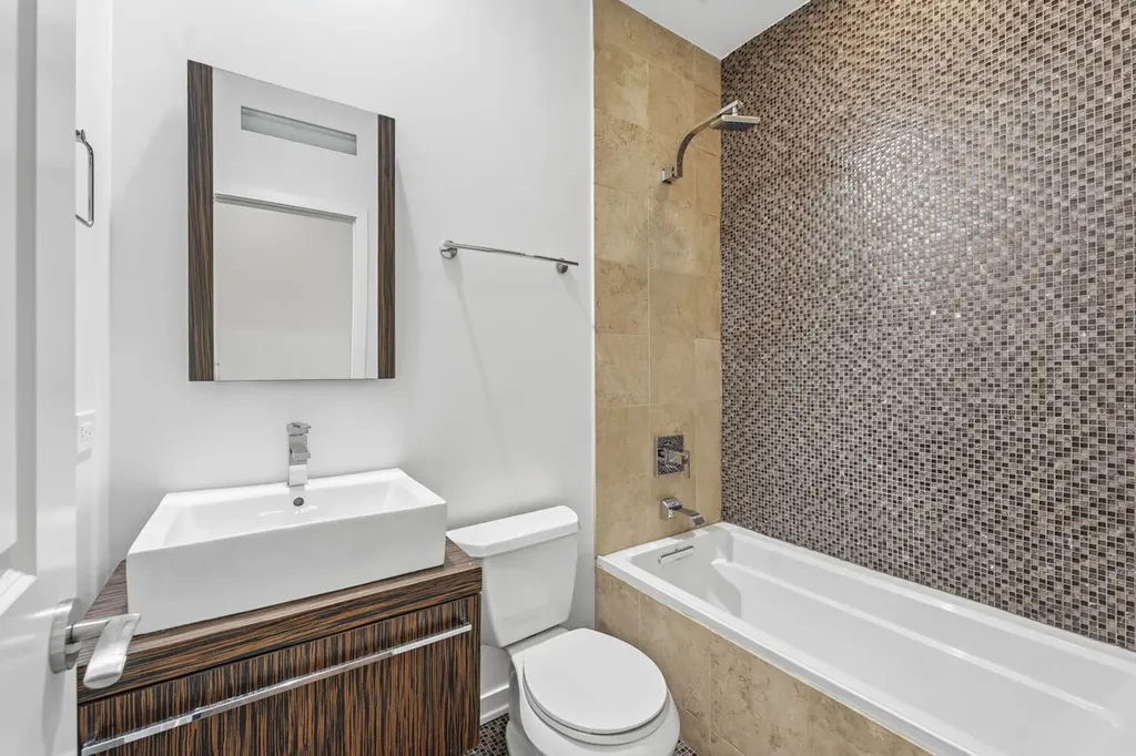 2712 North Artesian Avenue Chicago IL 60647