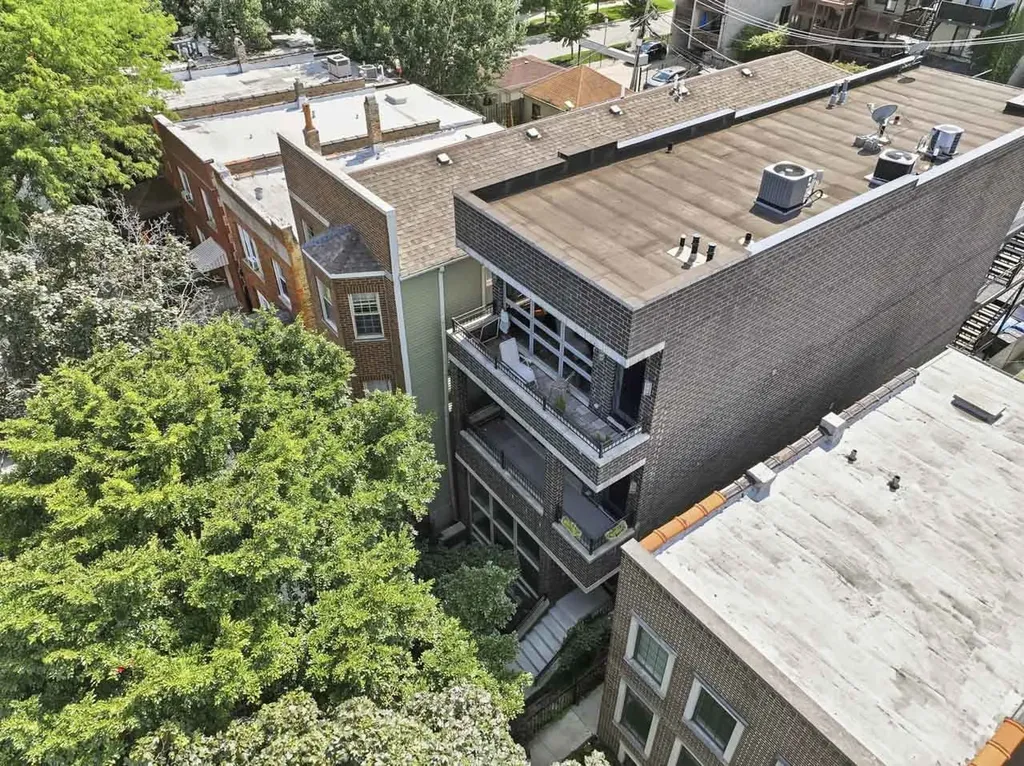 2712 North Artesian Avenue Chicago IL 60647