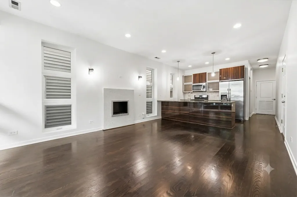 2712 North Artesian Avenue Chicago IL 60647
