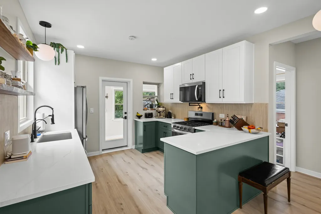 5144 North Kolmar Avenue Chicago IL 60630