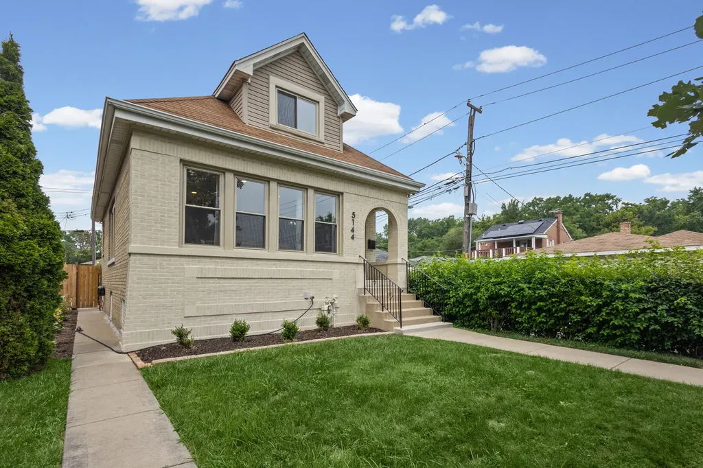 5144 North Kolmar Avenue Chicago IL 60630
