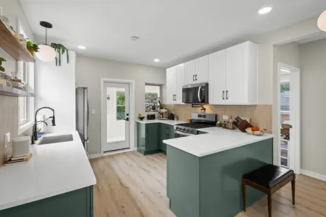 5144 North Kolmar Avenue Chicago IL 60630