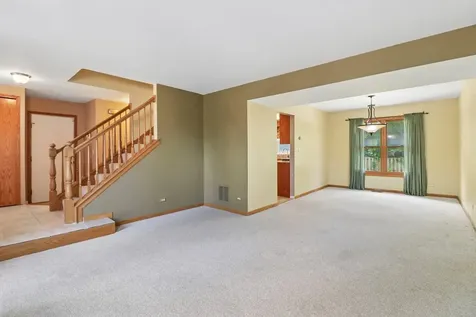 322 Chesapeake Lane Bloomingdale IL 60108