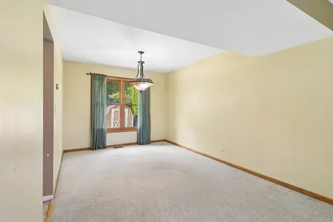 322 Chesapeake Lane Bloomingdale IL 60108