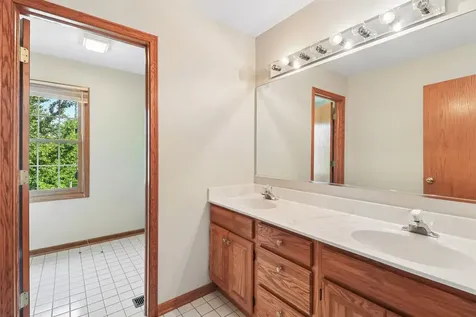 322 Chesapeake Lane Bloomingdale IL 60108
