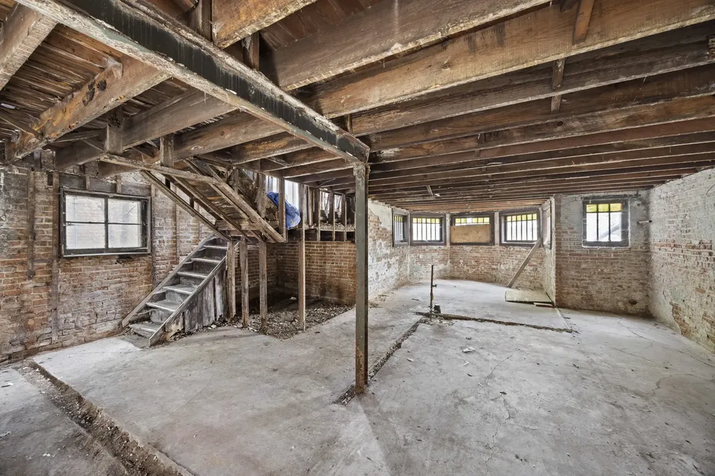 8012 South Elizabeth Street Chicago IL 60620